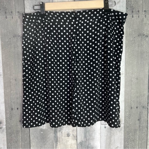 BCBGMAXAZRIA Black White Polka Dot Mini Skirt Size 12 - Picture 7 of 7
